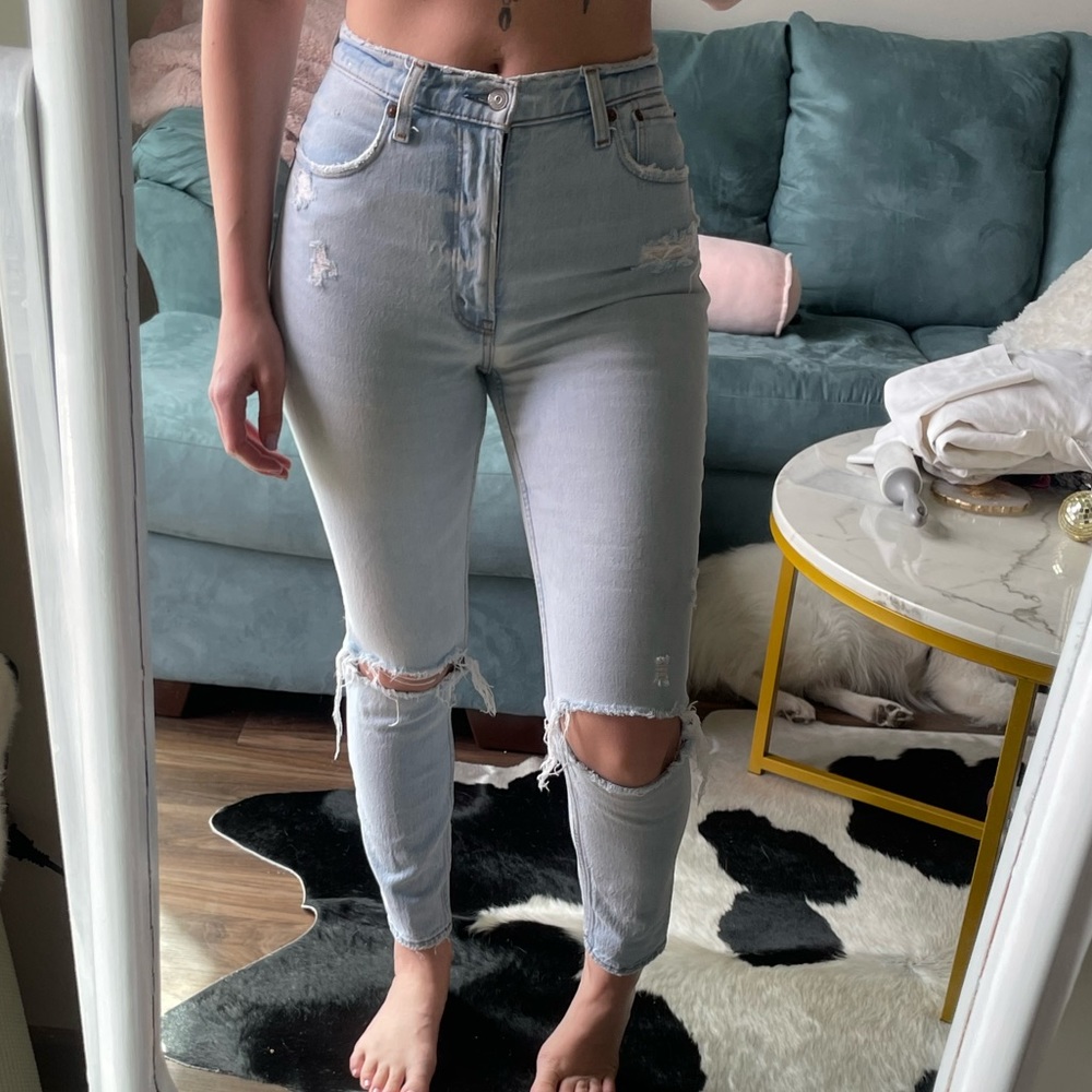 Abercrombie & Fitch The Skinny High Rise Jeans in Distressed Light Wash